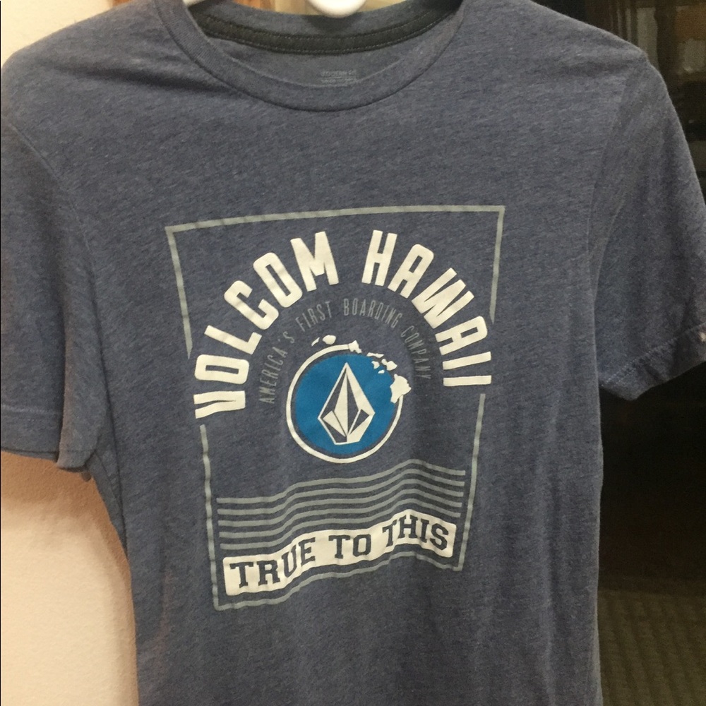 Volcom Hawaii short sleeve tee.